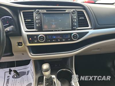 2018 Toyota Highlander XLE - zdjęcie 11 z 26 - miniatura