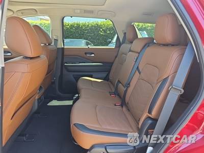 2025 Nissan Pathfinder Platinum - zdjęcie 14 z 26 - miniatura