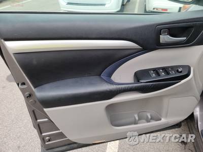 2016 Toyota Highlander XLE - zdjęcie 9 z 33 - miniatura