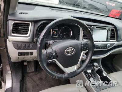 2016 Toyota Highlander XLE - zdjęcie 10 z 33 - miniatura