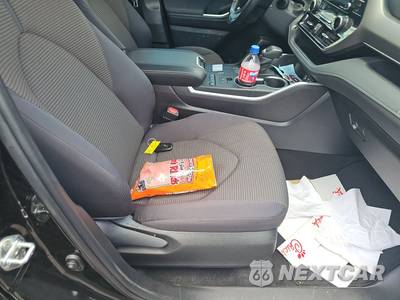 2022 Toyota Highlander LE - zdjęcie 8 z 24 - miniatura
