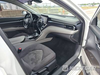 2022 Toyota Camry Hybrid LE - zdjęcie 8 z 26 - miniatura