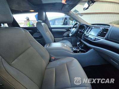 2016 Toyota Highlander XLE - zdjęcie 8 z 28 - miniatura