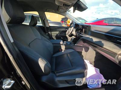 2025 Toyota Camry XLE - zdjęcie 8 z 29 - miniatura