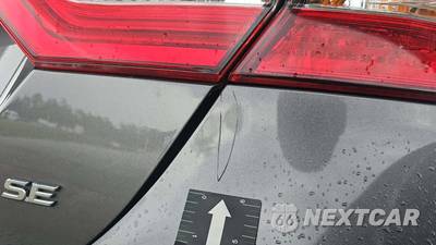 2019 Toyota Camry SE - zdjęcie 21 z 24 - miniatura