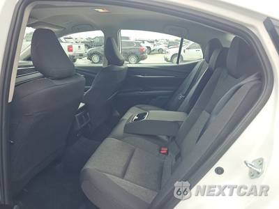 2026 Toyota Camry LE - zdjęcie 13 z 18 - miniatura