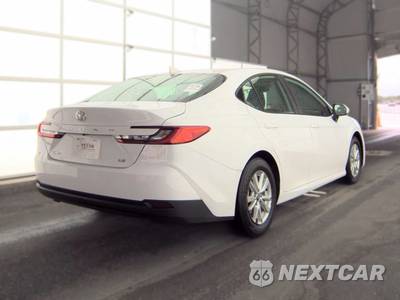 2026 Toyota Camry LE - zdjęcie 4 z 18 - miniatura