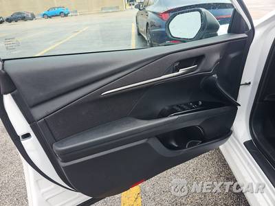 2026 Toyota Camry LE - zdjęcie 9 z 18 - miniatura