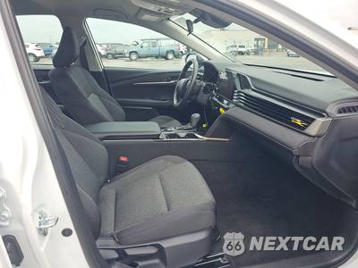 2026 Toyota Camry LE - zdjęcie 8 z 18 - miniatura