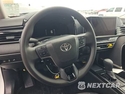 2026 Toyota Camry LE - zdjęcie 10 z 18 - miniatura