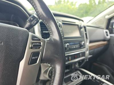 2017 Nissan TITAN SL Crew Cab Short Bed - zdjęcie 11 z 18 - miniatura