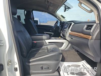 2017 Nissan TITAN SL Crew Cab Short Bed - zdjęcie 8 z 18 - miniatura
