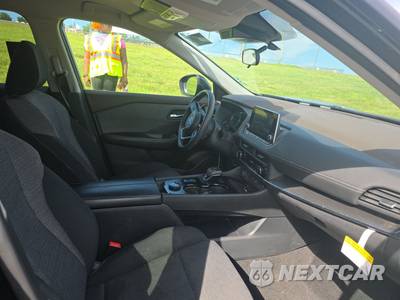 2023 Nissan Rogue SV - zdjęcie 8 z 38 - miniatura