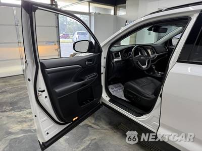 2019 Toyota Highlander XLE - zdjęcie 7 z 29 - miniatura