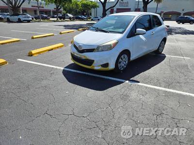 2013 Toyota Yaris LE - zdjęcie 2 z 18 - miniatura