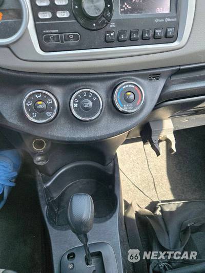 2013 Toyota Yaris LE - zdjęcie 17 z 18 - miniatura