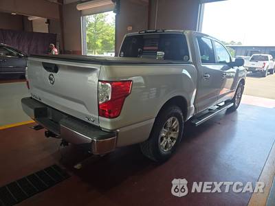 2018 Nissan TITAN SV Crew Cab Short Bed - zdjęcie 4 z 21 - miniatura