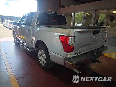 2018 Nissan TITAN SV Crew Cab Short Bed - zdjęcie 6 z 21 - miniatura