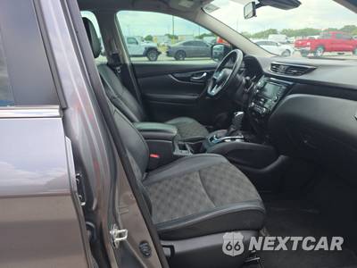 2022 Nissan Rogue Sport SV - zdjęcie 8 z 34 - miniatura
