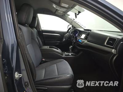 2014 Toyota Highlander LE Plus - zdjęcie 8 z 38 - miniatura
