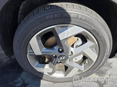 2025 Hyundai Venue SEL - zdjęcie 2 z 26 - miniatura