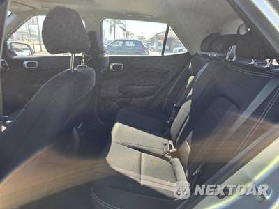 2025 Hyundai Venue SEL - zdjęcie 14 z 26 - miniatura