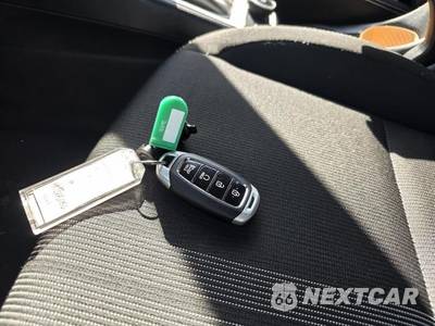 2025 Hyundai Venue SEL - zdjęcie 12 z 26 - miniatura