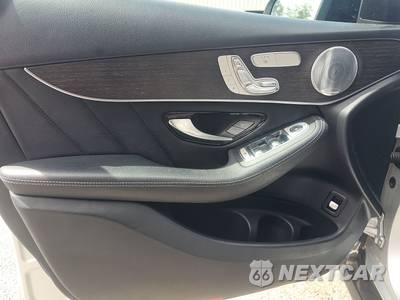 2020 Mercedes-Benz GLC 300 4MATIC - zdjęcie 9 z 19 - miniatura