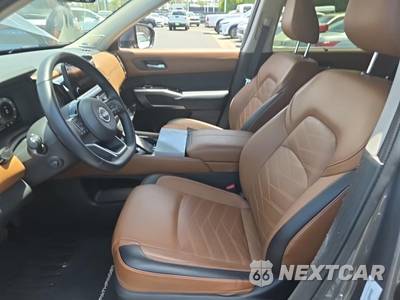 2025 Nissan Pathfinder Platinum - zdjęcie 11 z 21 - miniatura