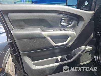 2021 Nissan TITAN SV Crew Cab Short Bed - zdjęcie 9 z 23 - miniatura
