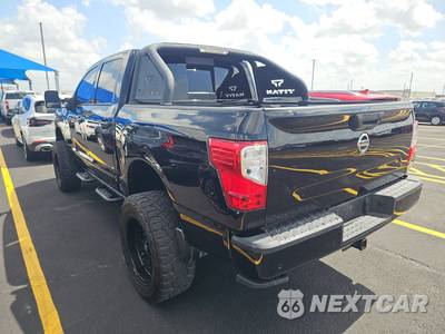 2021 Nissan TITAN SV Crew Cab Short Bed - zdjęcie 6 z 23 - miniatura