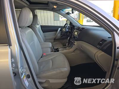 2013 Toyota Highlander SE - zdjęcie 8 z 43 - miniatura