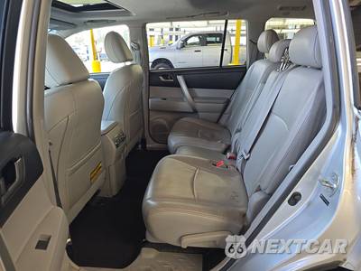2013 Toyota Highlander SE - zdjęcie 13 z 43 - miniatura