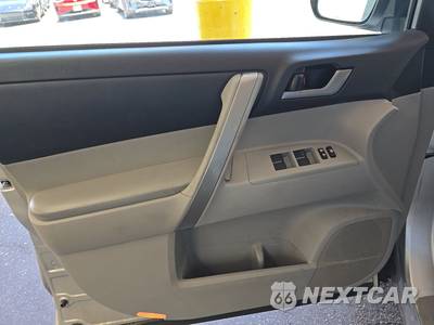 2013 Toyota Highlander SE - zdjęcie 9 z 43 - miniatura
