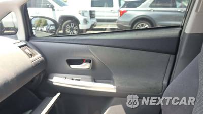 2014 Toyota Prius v Three - zdjęcie 40 z 65 - miniatura