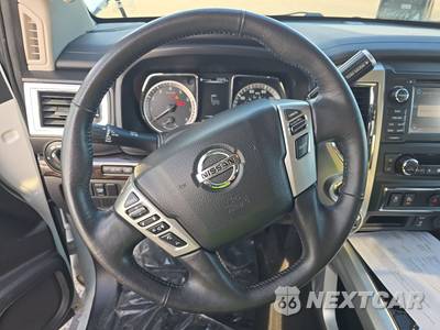 2018 Nissan TITAN SV Crew Cab Short Bed - zdjęcie 10 z 27 - miniatura