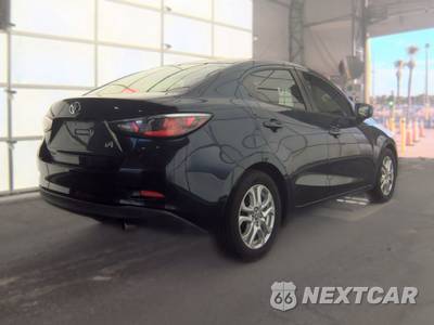 2018 Toyota Yaris iA Sedan - zdjęcie 4 z 18 - miniatura