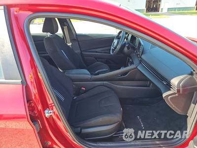 2025 Hyundai Elantra SEL Sport - zdjęcie 8 z 17 - miniatura