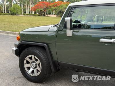 2014 Toyota FJ Cruiser w/Rear Doors - zdjęcie 32 z 86 - miniatura