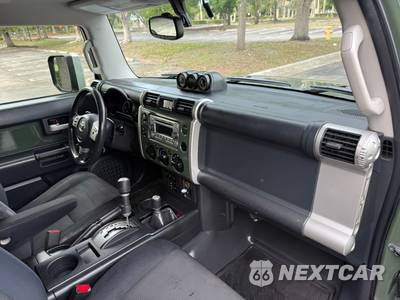 2014 Toyota FJ Cruiser w/Rear Doors - zdjęcie 74 z 86 - miniatura