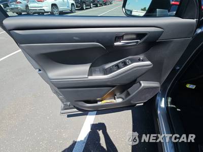 2026 Toyota Highlander XSE - zdjęcie 15 z 26 - miniatura