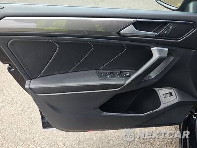 2022 Volkswagen Tiguan SE R-Line Black - zdjęcie 9 z 20 - miniatura