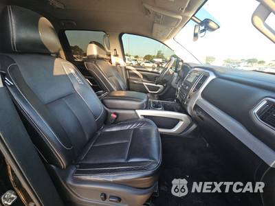 2017 Nissan TITAN PRO-4X Crew Cab Short Bed - zdjęcie 8 z 36 - miniatura