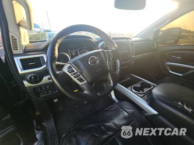 2017 Nissan TITAN PRO-4X Crew Cab Short Bed - zdjęcie 11 z 36 - miniatura