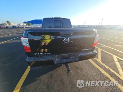 2017 Nissan TITAN PRO-4X Crew Cab Short Bed - zdjęcie 5 z 36 - miniatura