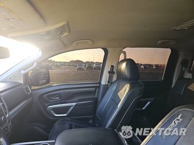 2017 Nissan TITAN PRO-4X Crew Cab Short Bed - zdjęcie 18 z 36 - miniatura