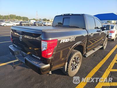 2017 Nissan TITAN PRO-4X Crew Cab Short Bed - zdjęcie 4 z 36 - miniatura