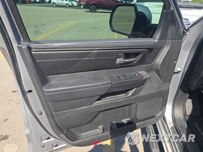 2025 Toyota Sequoia SR5 - zdjęcie 9 z 24 - miniatura