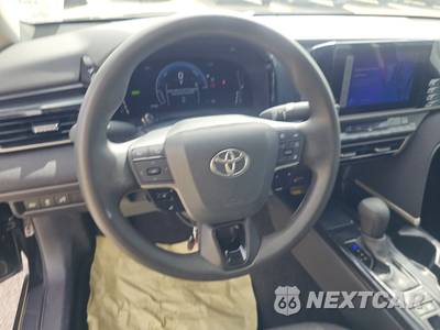 2025 Toyota Camry LE - zdjęcie 10 z 17 - miniatura