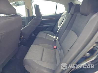 2025 Toyota Camry LE - zdjęcie 13 z 17 - miniatura